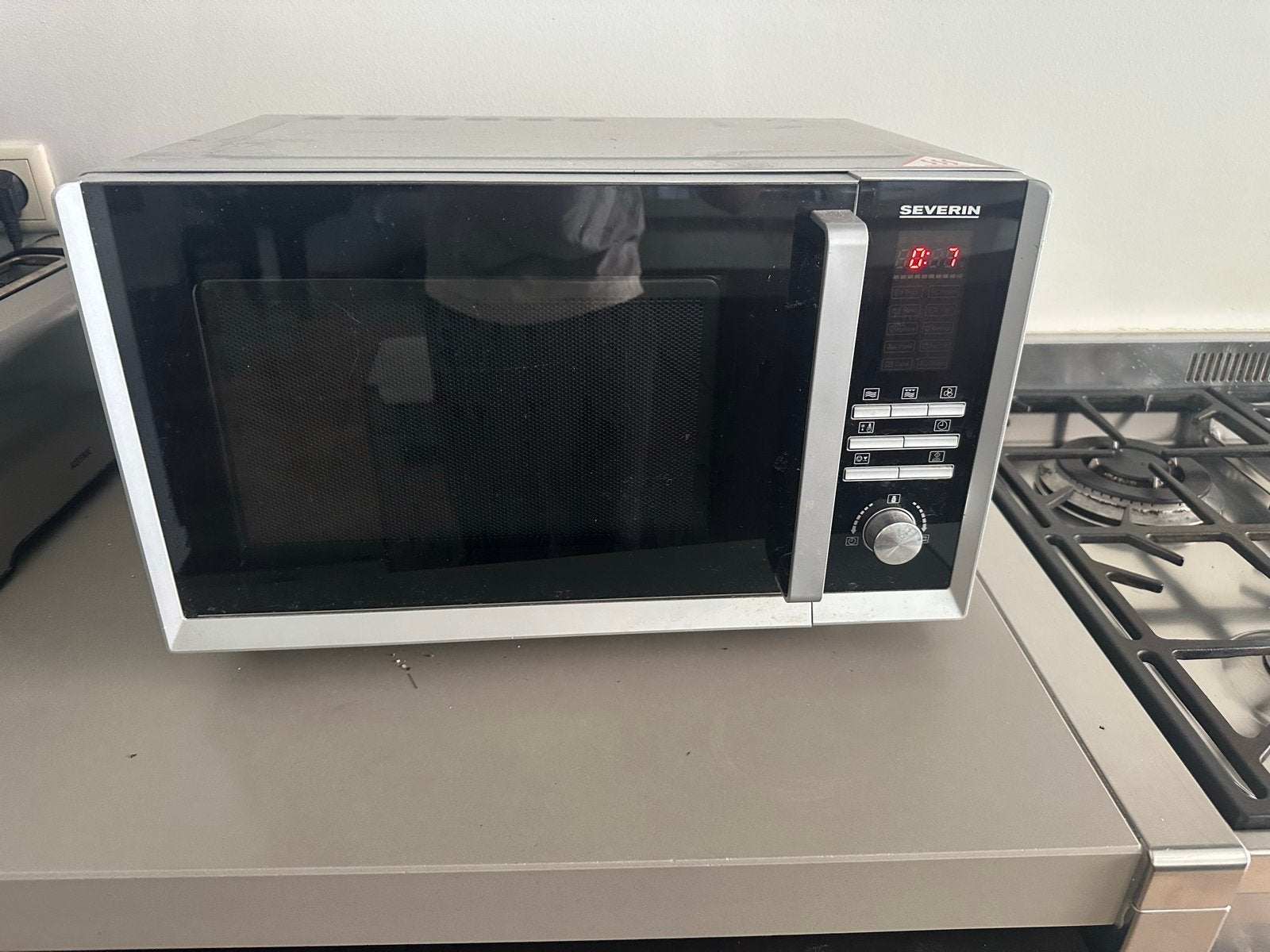 Severin Combimagnetron MW 9675, Witgoed en Apparatuur, Magnetrons, Zo goed als nieuw, Vrijstaand, Combimagnetron, 60 cm of meer