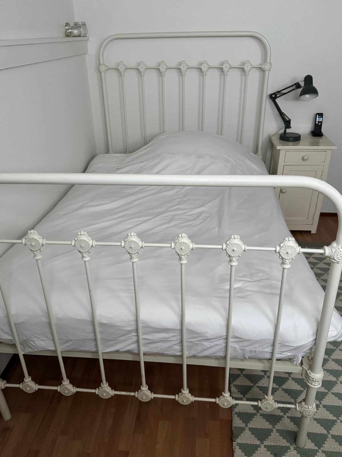 Antiek spijlen bed frame  - 120x190 cm - Zo goed als nieuw, Ophalen, Wit, Tweepersoons, 140 cm