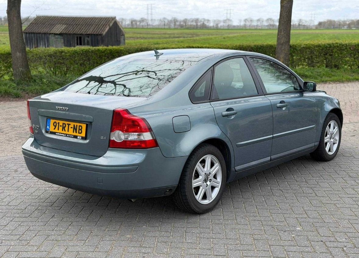 Volvo S40 2.4 I LPG & benzine, Auto's, Voorwielaandrijving, Stof, 700 kg, Origineel Nederlands