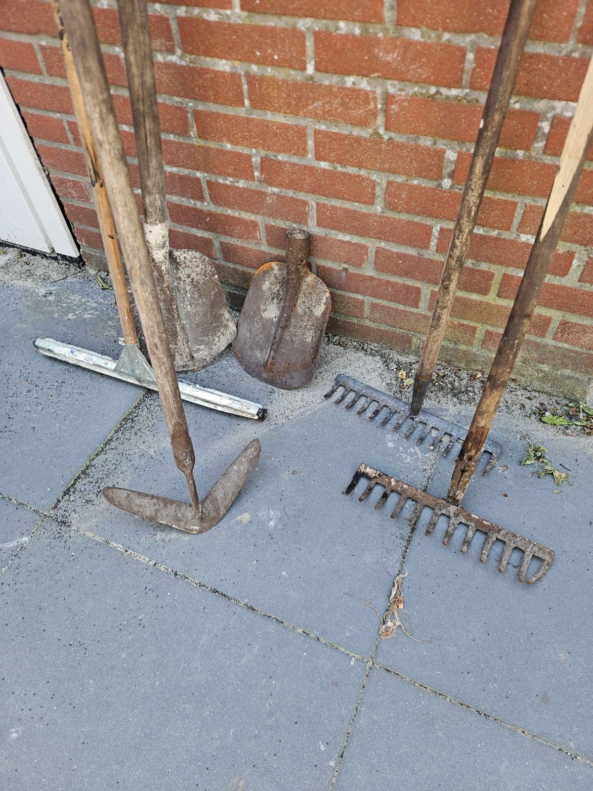 Diverse tuingereedschap: schoppen, harken en meer, Tuin en Terras, Ophalen of Verzenden, Gebruikt, Overige soorten