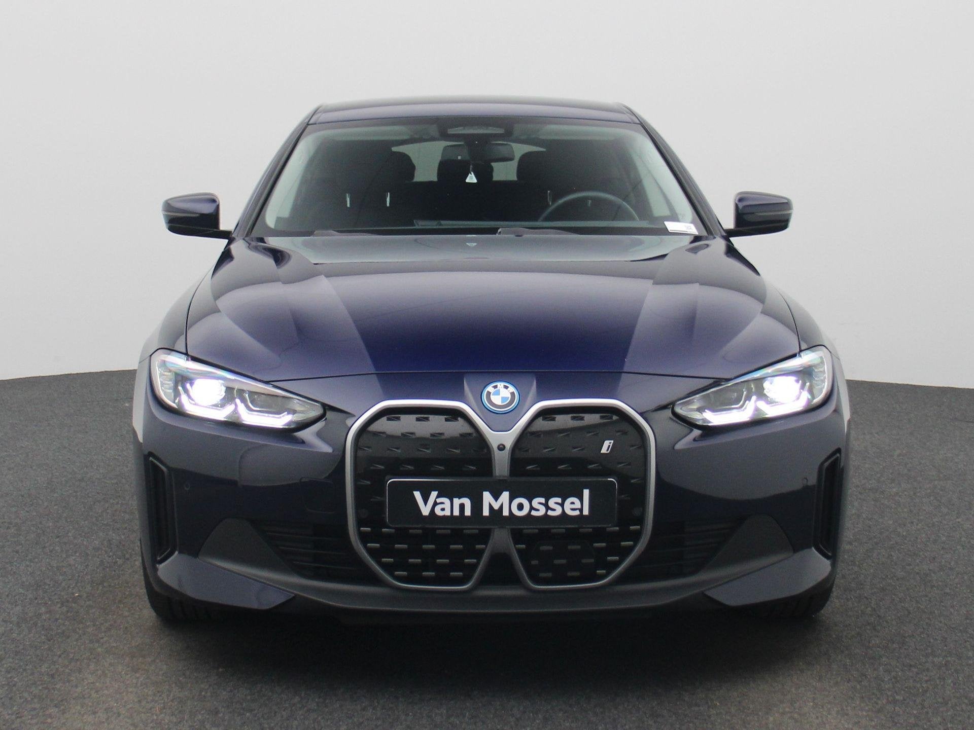 BMW i4 eDrive40 | Automaat | Apple Carplay | Camera | Parkee, Auto's, 12 maanden, Gebruikt, 340 pk, 2125 kg