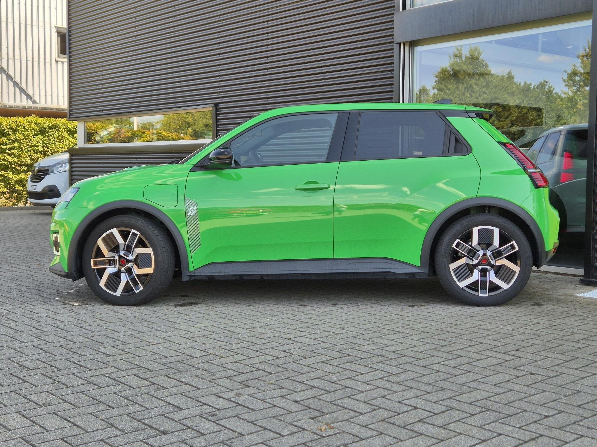 Renault 5 comfort range techno 52 kWh Pack Winter, V2G, Navi, Auto's, Dealer onderhouden, Stof, Gebruikt, 31 min