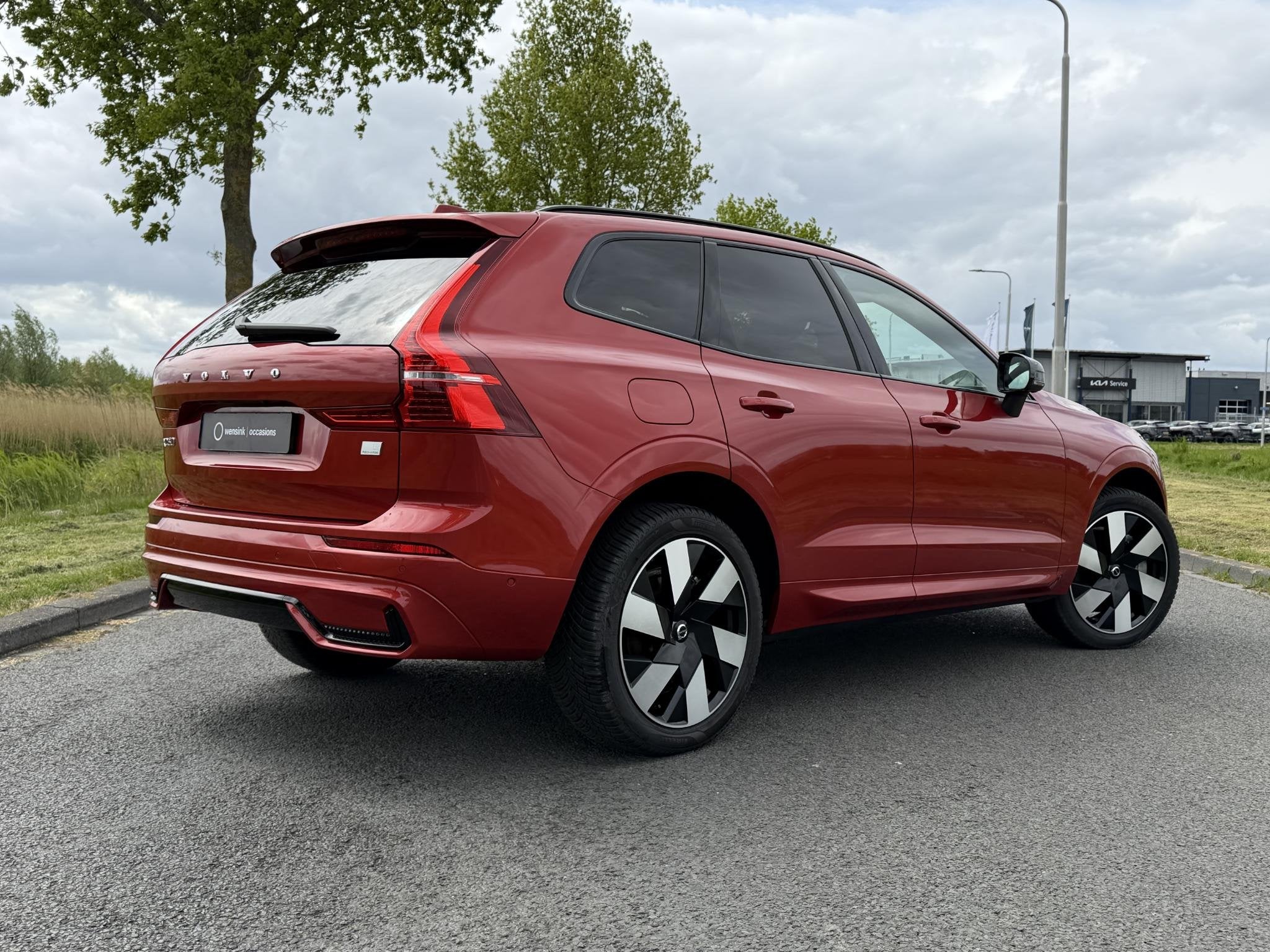 Volvo XC60 2.0 T8 Plug-in hybrid AWD Ultimate Dark | SOH 100, Auto's, Automaat, Dealer onderhouden, Stof, Gebruikt