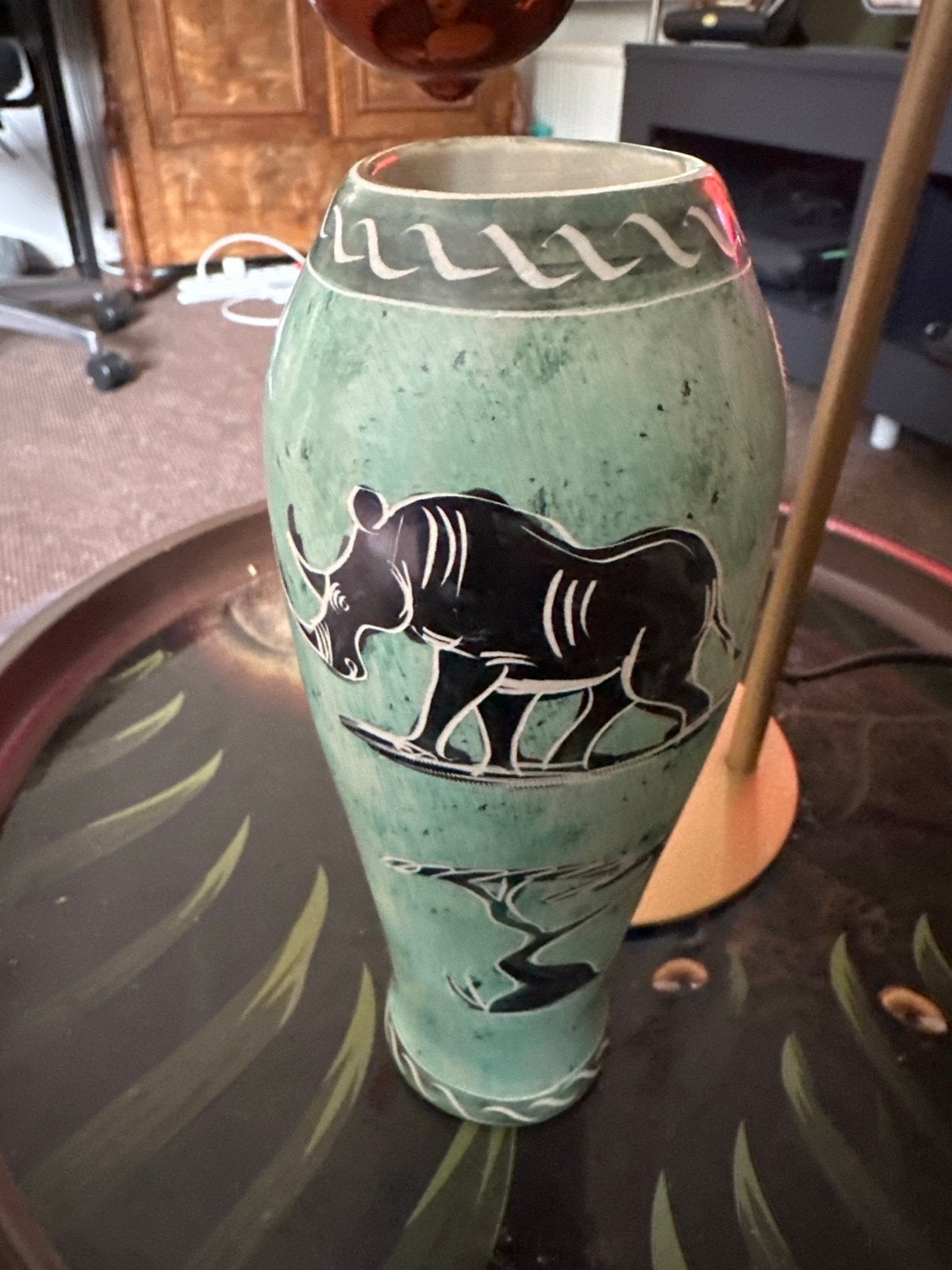 Unieke handgemaakte vaas met neushoorn decoratie, Ophalen of Verzenden