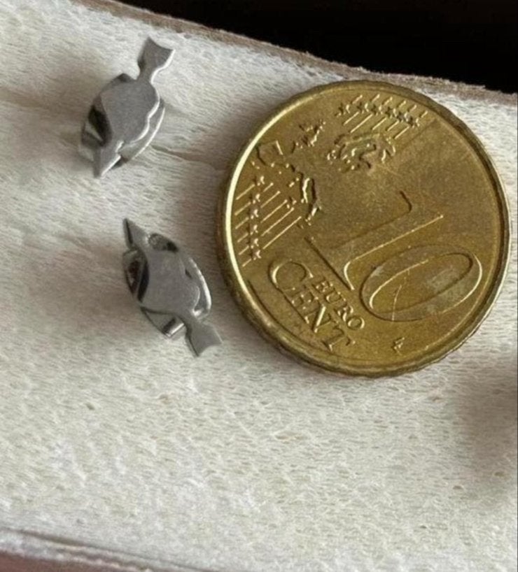 zilverkleurige  bijna gratis, Overige materialen, Verzenden, Zo goed als nieuw, Knopjes of Stekers