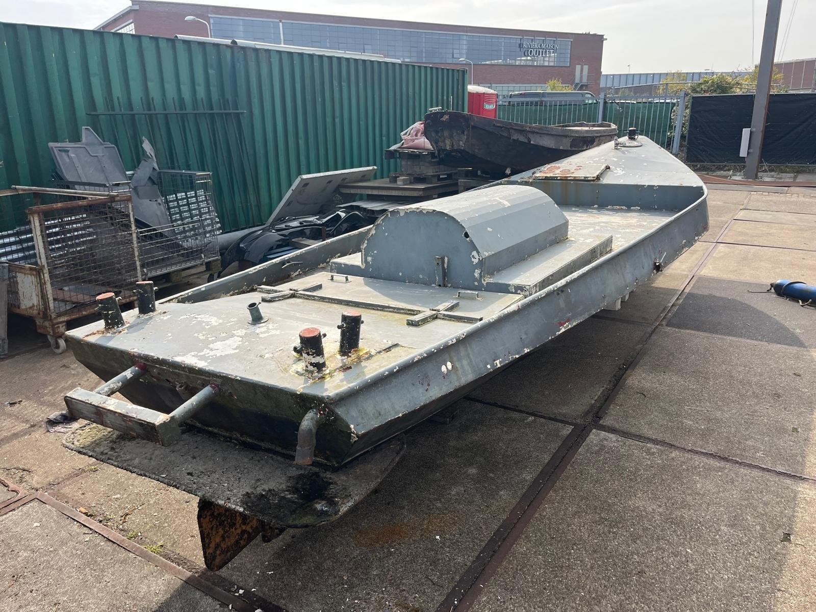 Oude stalen boot met motor - opknapproject, Watersport en Boten, Motorboten en Motorjachten, Overige merken, Gebruikt, Binnenboordmotor