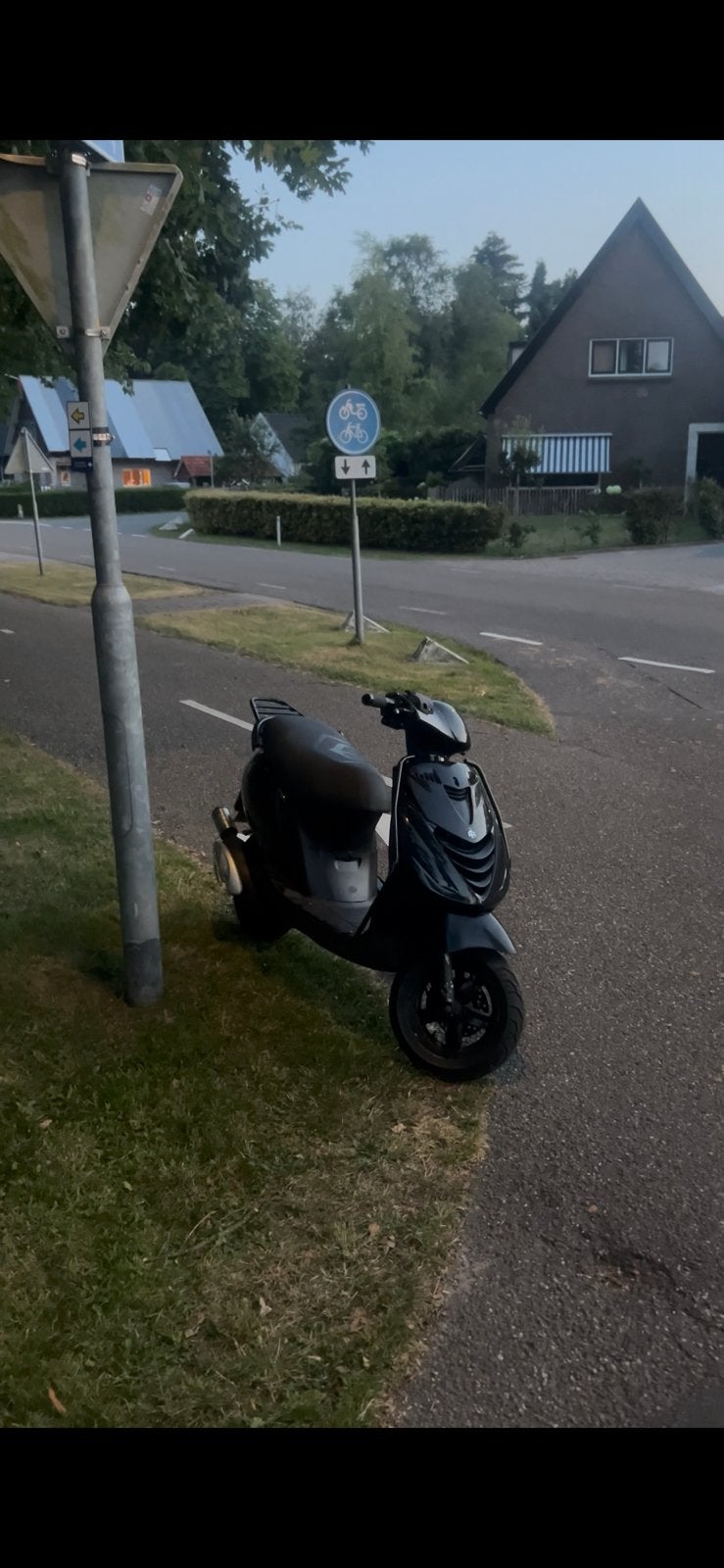 Piaggio zip 2 takt brom, Fietsen en Brommers, Scooters | Piaggio, Ophalen, Tweetakt, Maximaal 45 km/u, Zo goed als nieuw