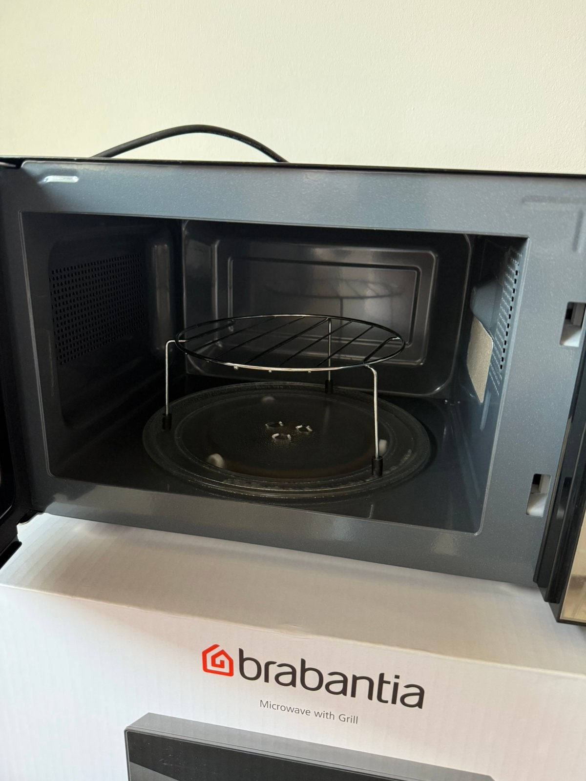 1 Nieuwe Magnetron, Ophalen of Verzenden, Zo goed als nieuw