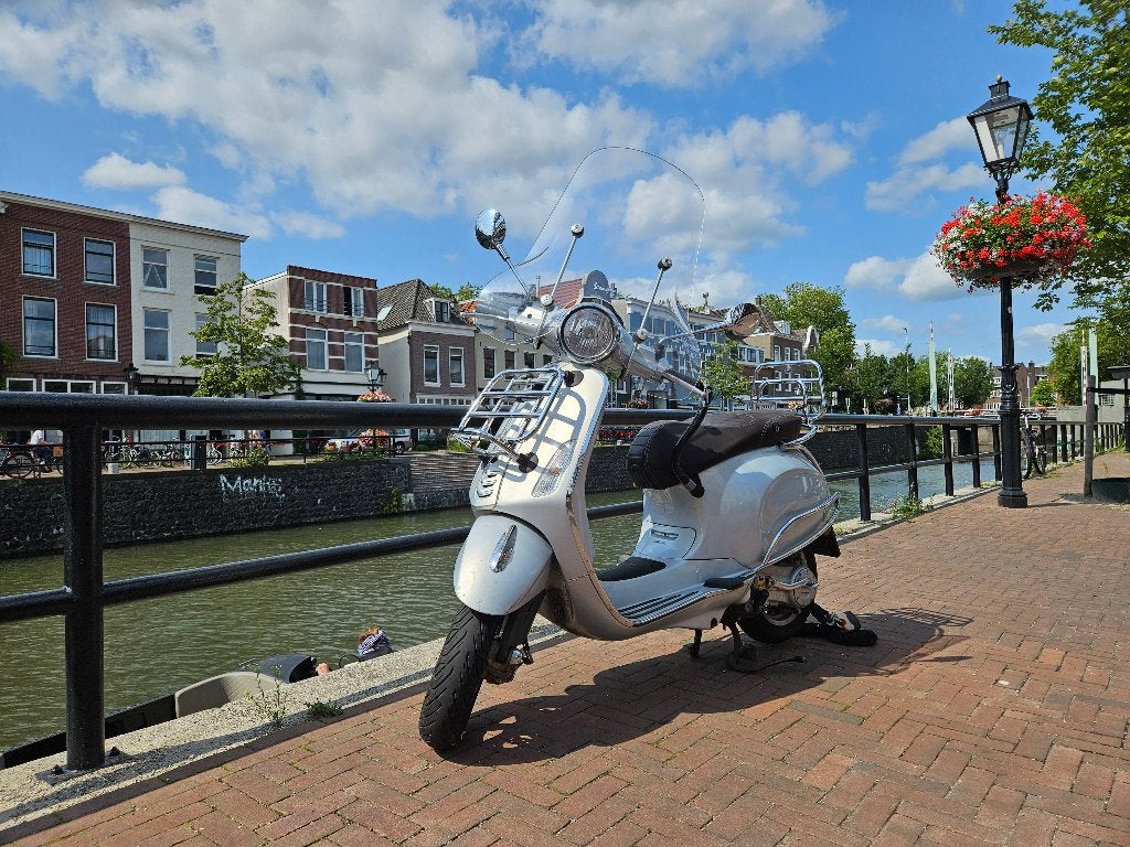 Vespa Primavera Touring 50cc 4-takt snorscooter uit 2016, Ophalen, Gebruikt, Overige modellen, Benzine