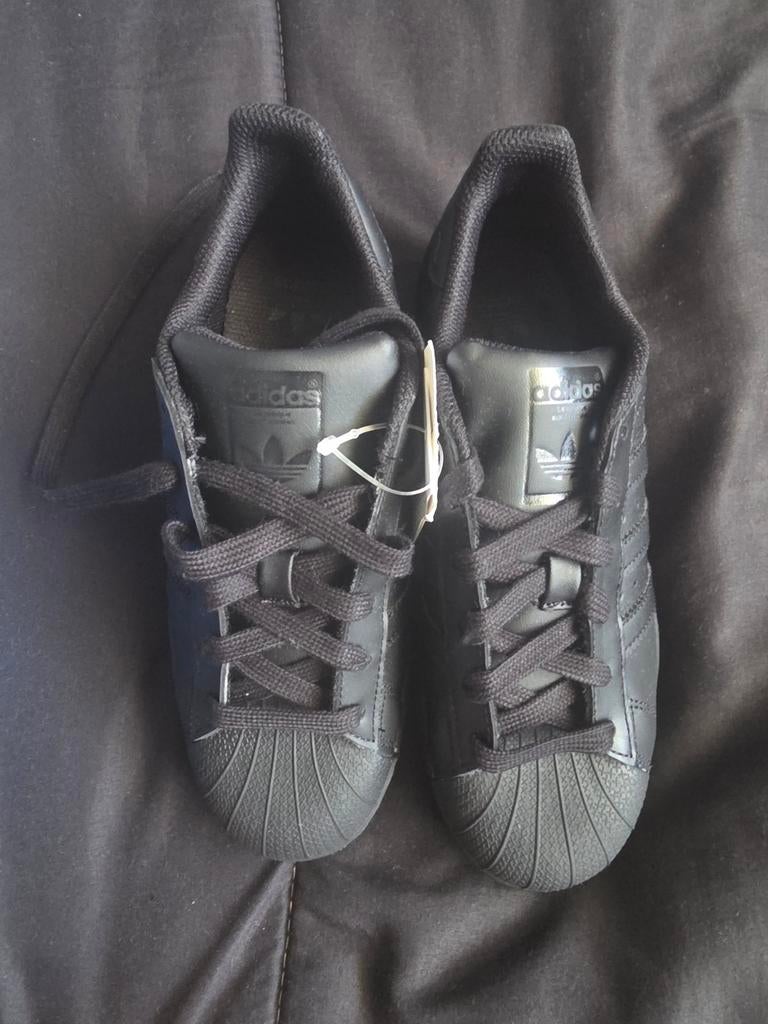 Zwarte adidas schoene, Ophalen of Verzenden