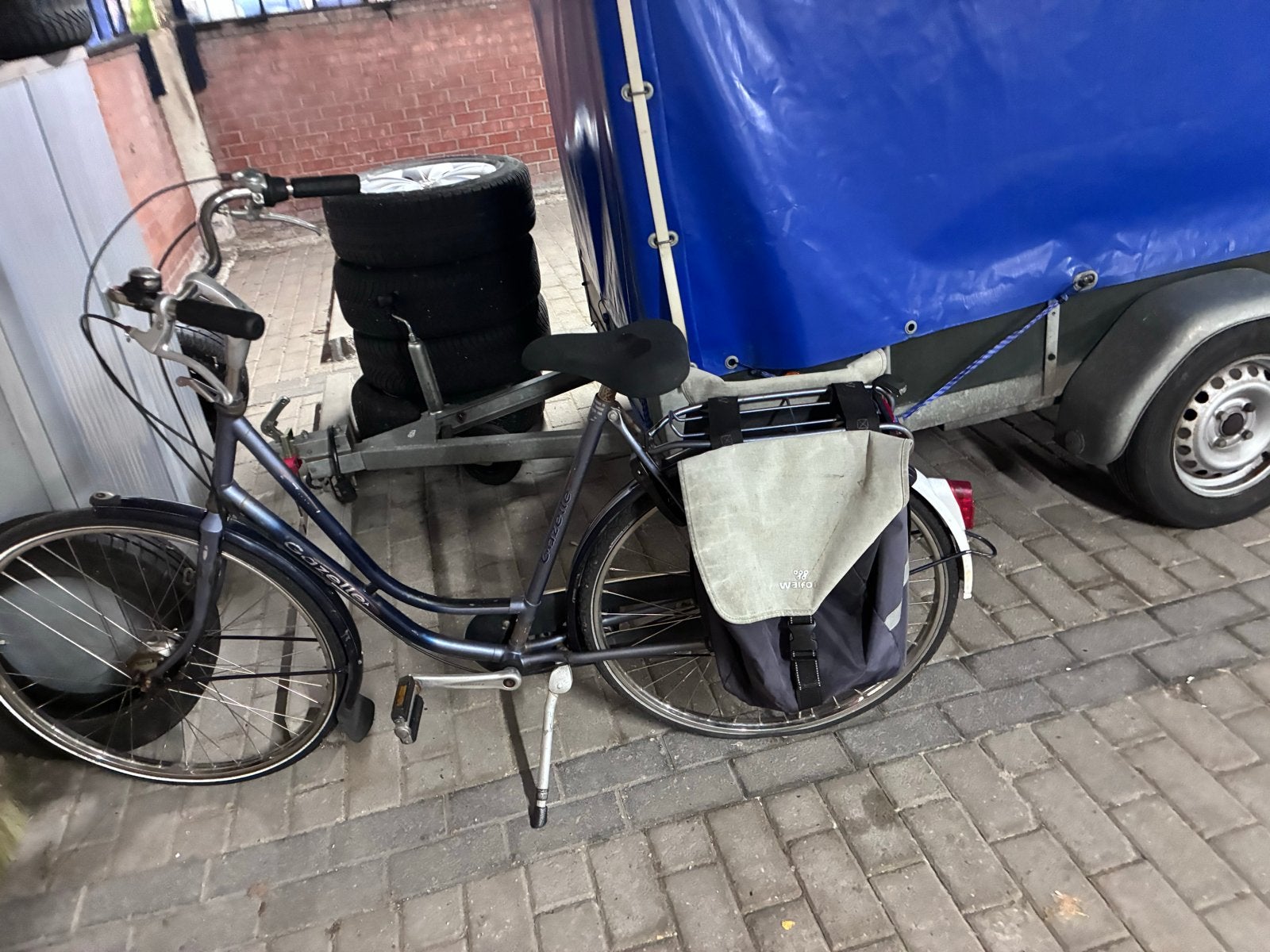 Gazelle damesfiets met fietstassen, Fietsen en Brommers, Fietsen | Dames | Damesfietsen, Ophalen, Gebruikt, Velgrem, Versnellingen
