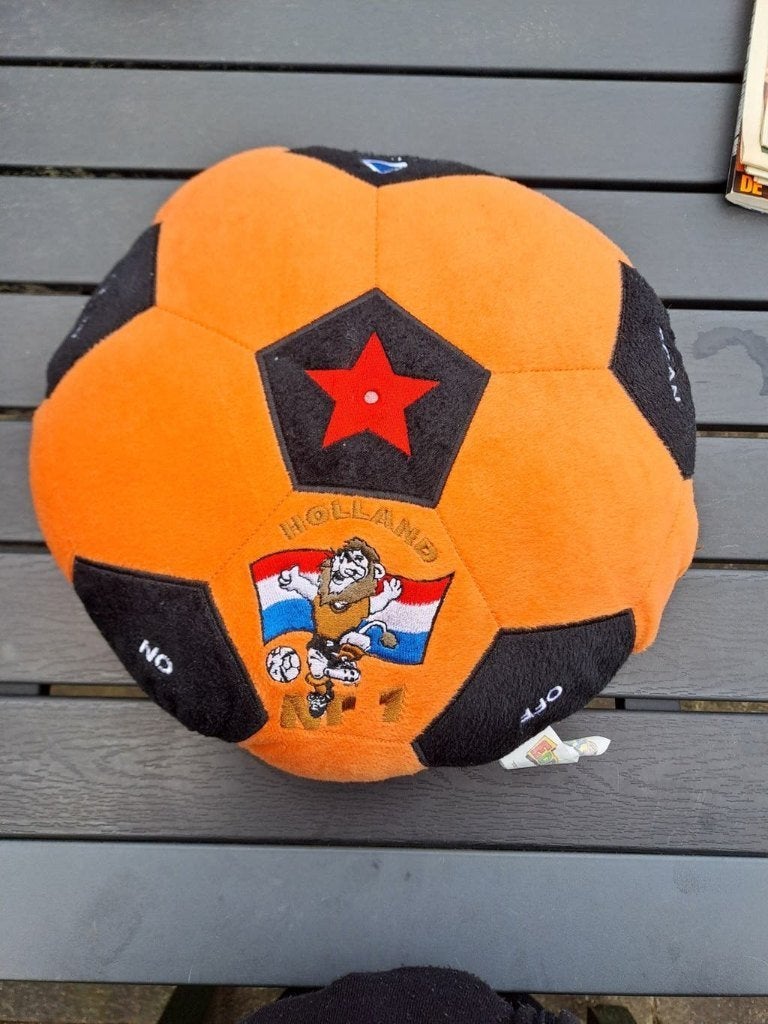 Vintage Oranje Holland Voetbal Kussen - Leeuw en Vlag radio, Verzamelen, Overige typen, Onbekend, Ophalen of Verzenden, Zo goed als nieuw