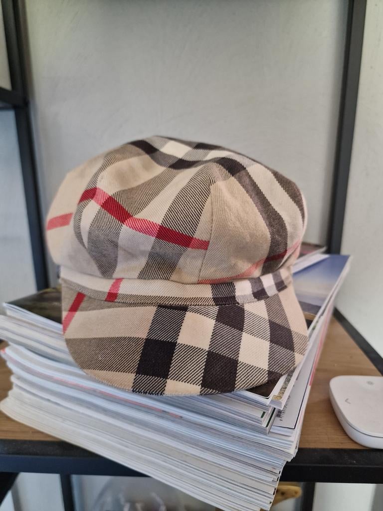 Burberry geruite pet - Zo goed als nieuw, Kleding | Dames, Hoeden en Petten, Burberry, Ophalen of Verzenden, Zo goed als nieuw
