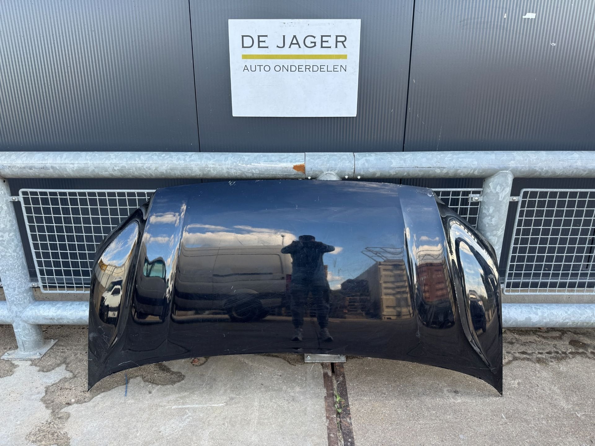 VW CRAFTER MOTORKAP 2017- 7C0823033 7C0823155, Gebruikt, Volkswagen AG, Motorkap, Berliner Ring 2
38440  Wolfsburg, DE