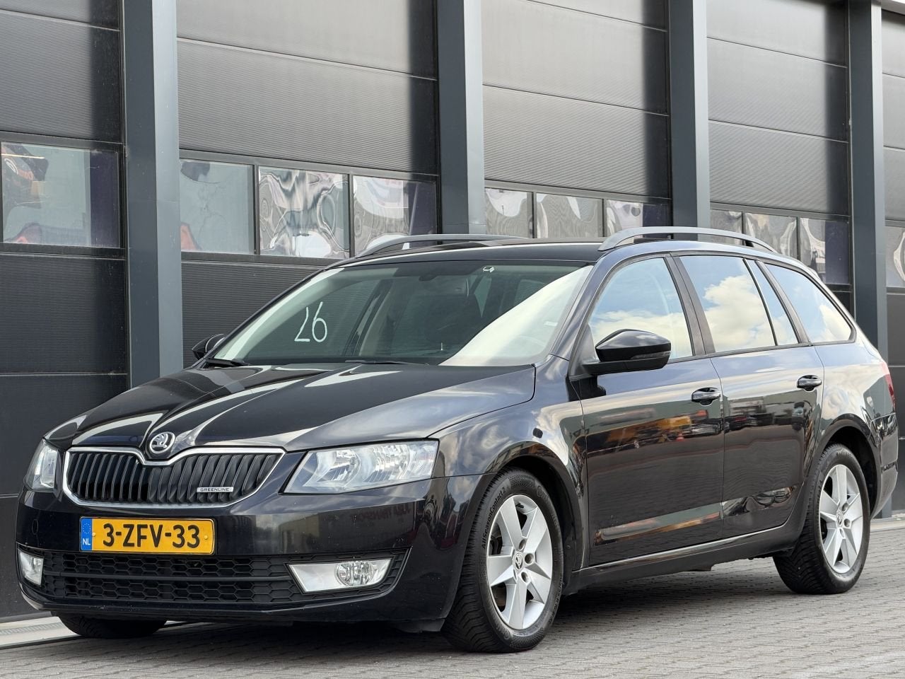 Skoda Octavia 1.6 TDI Greenline Navi Clima PDC (bj 2014), Auto's, Parkeersensor, Zwart, 125 €/maand, Te koop