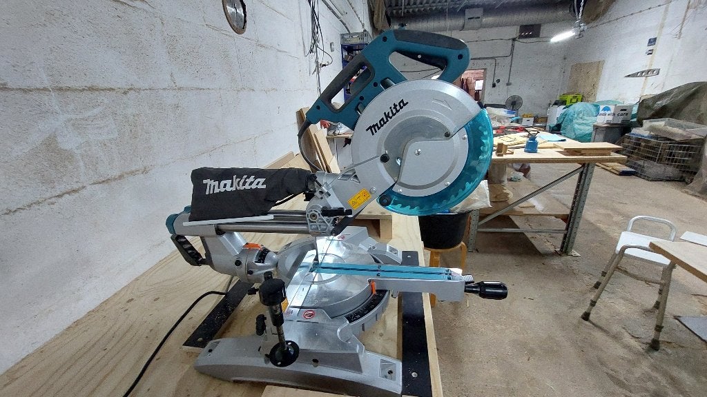 Afkortzaag  makita, Ophalen, 70 mm of meer, Zo goed als nieuw, Makita