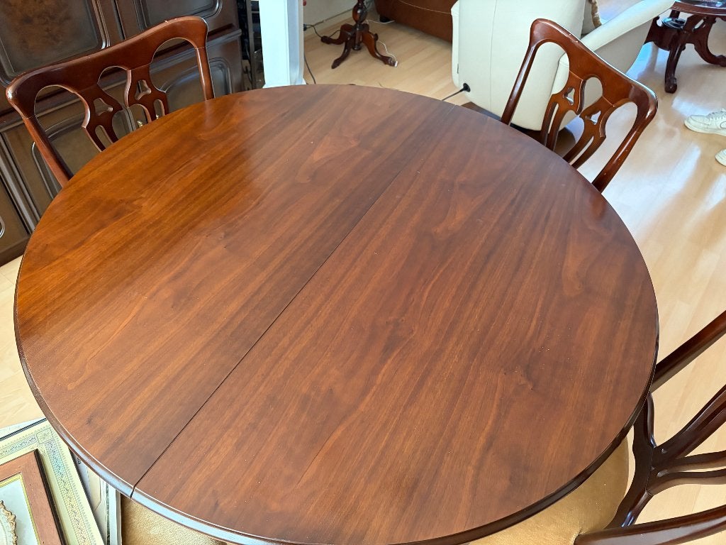 Ronde uitschuifbare tafel van noten hout, Huis en Inrichting, Tafels | Eettafels, Ophalen, Gebruikt, Rond, Vier personen
