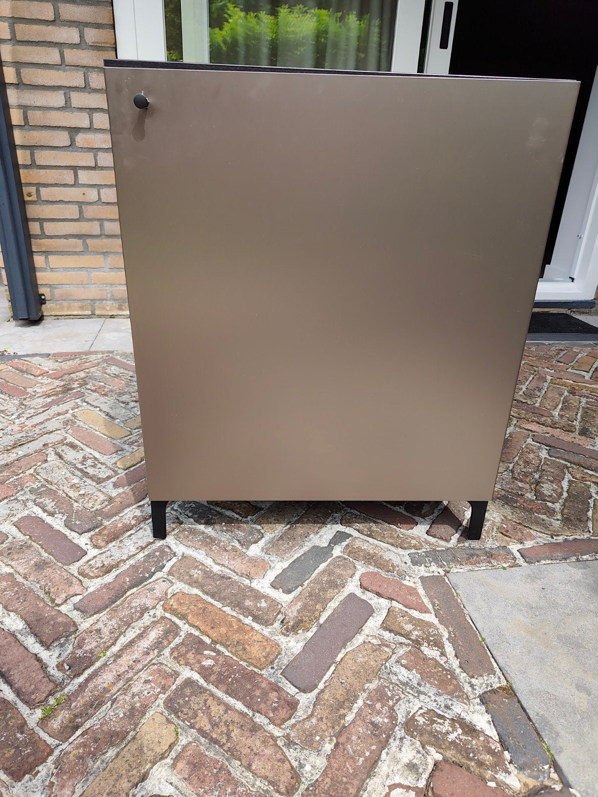 Donkerbruin kastje met deur en planken, Ophalen of Verzenden, Gebruikt