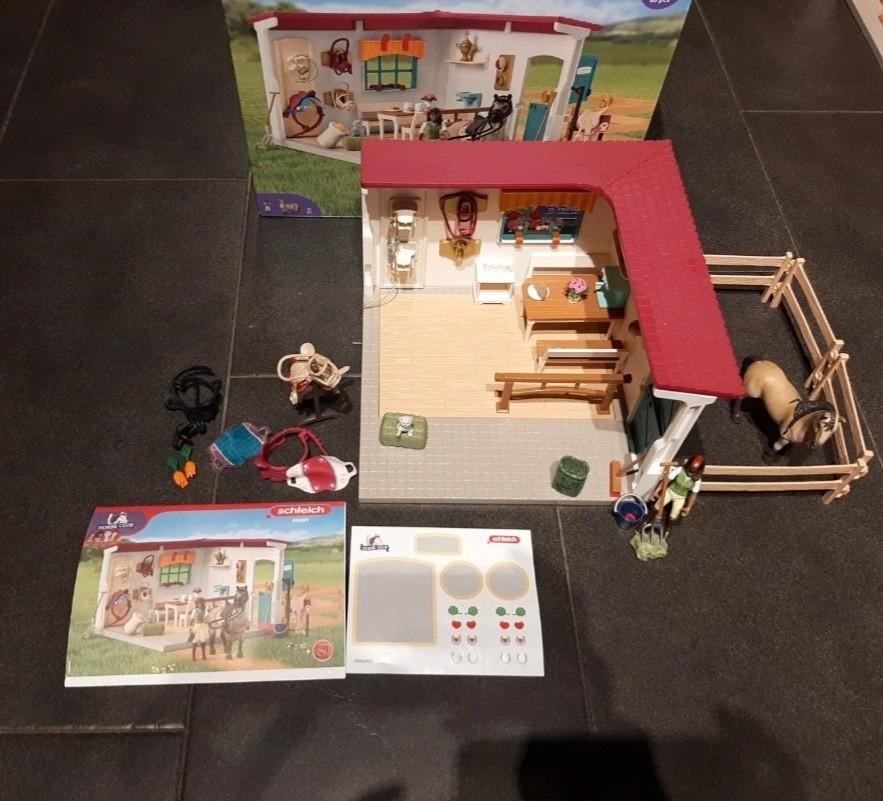 2 Schleich Horse Club sets: Manege en Cafe, Ophalen of Verzenden, Gebruikt, Meisje