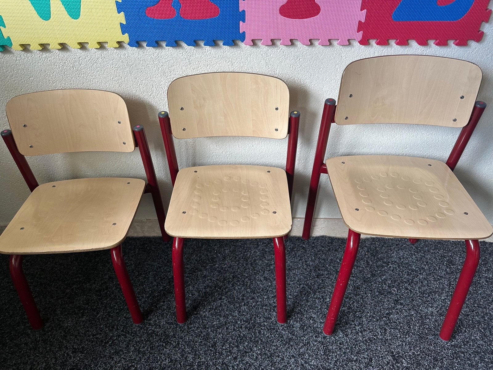Set van 3 kinderstoelen, rood metaal en hout, Ophalen, Gebruikt, Drie, Rood
