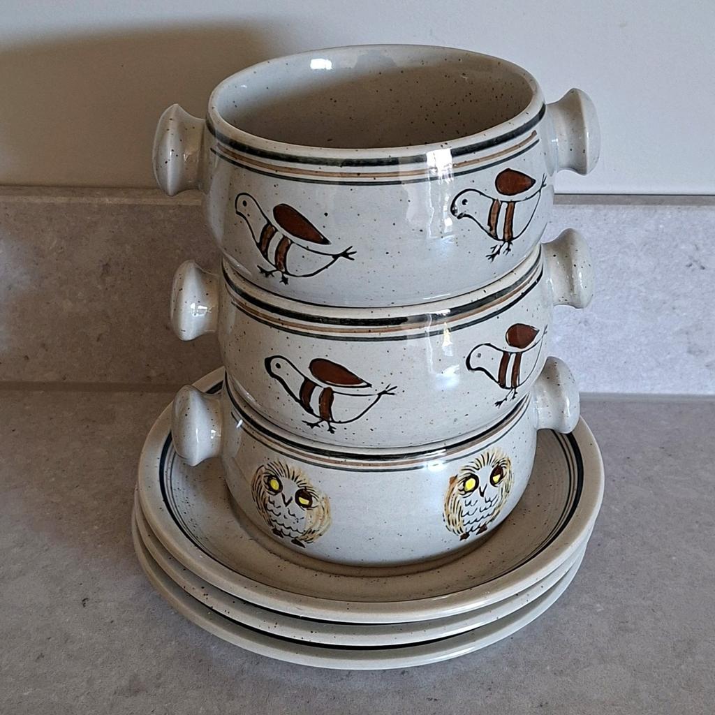 Vintage Sundo Stoneware soepkommen met schotels – Jaren 70 u, Ophalen of Verzenden, Zo goed als nieuw, Kom(men), Overige stijlen