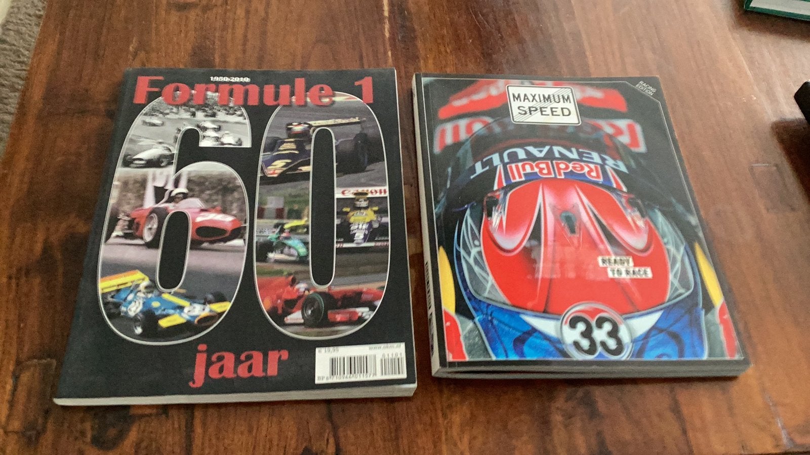 Formule 1-2x boeken/60 jaar Formule 1 en Red Bull Formule 1, Ophalen of Verzenden, Zo goed als nieuw, Formule 1