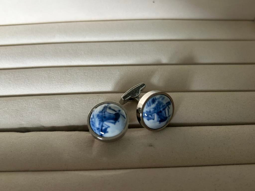 Manchetknopen met Delfts Blauw design en zilveren afwerking, Ophalen of Verzenden, Zo goed als nieuw, Overige materialen