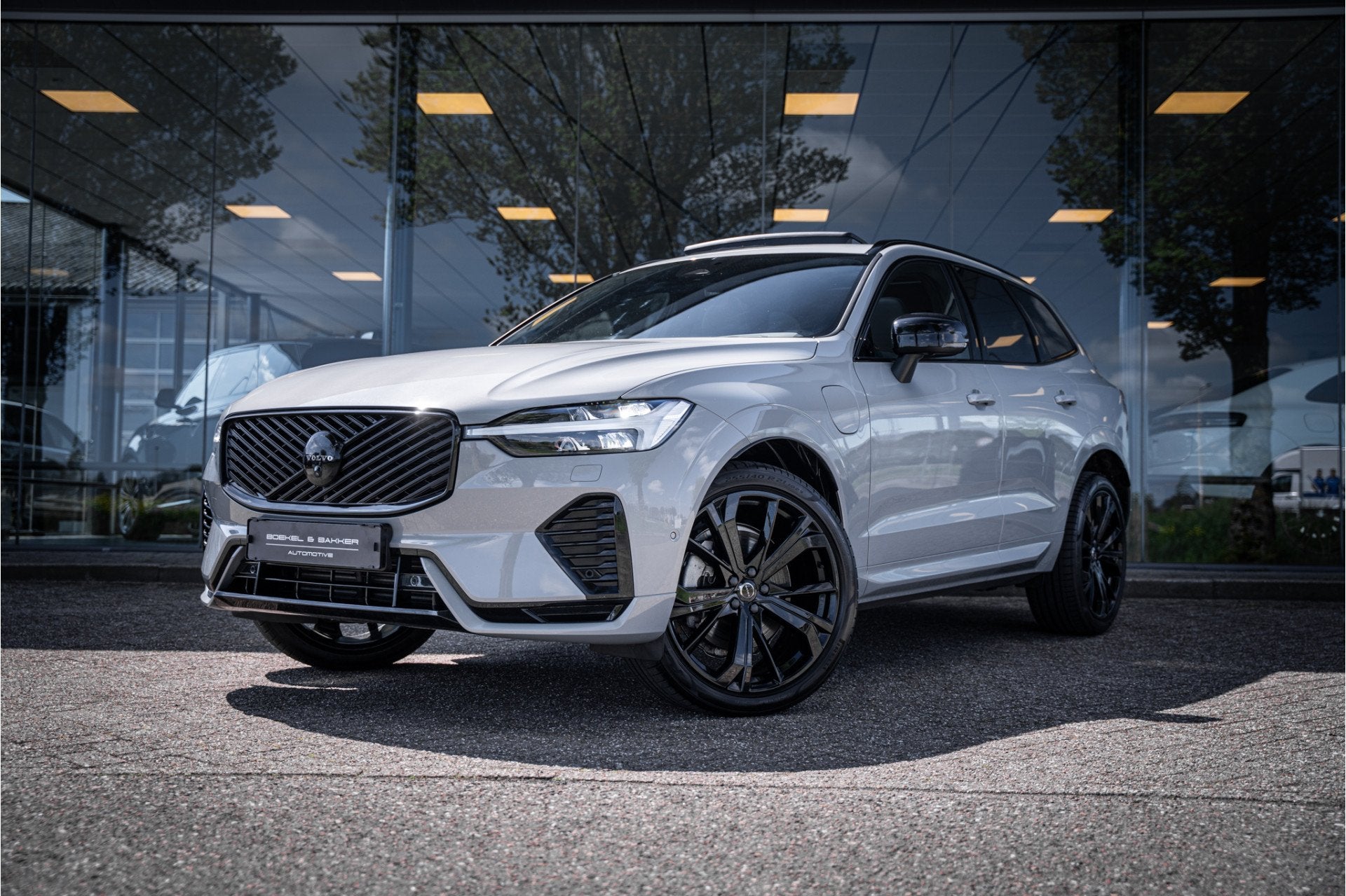 Volvo XC60 2.0 T6 Recharge AWD Plus Black Edition * H&K * HU, Automaat, 12 maanden, Gebruikt, Zwart