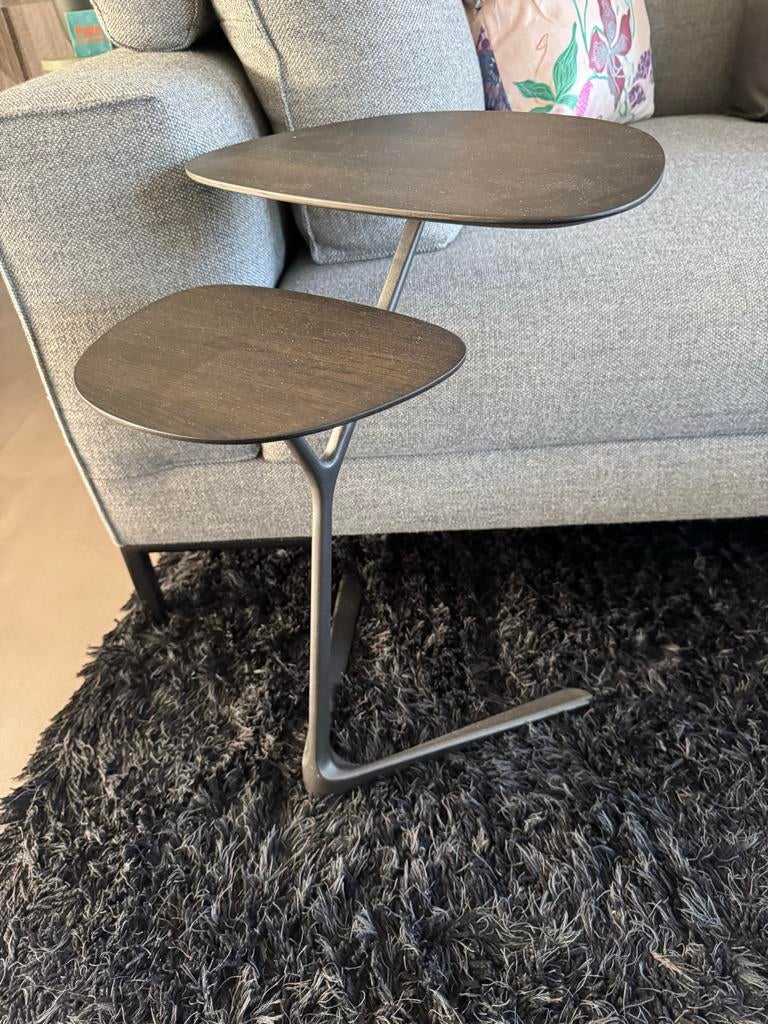 Leolux Portello design bijzettafel eikenhout, Huis en Inrichting, Tafels | Bijzettafels, Minder dan 55 cm, Zo goed als nieuw, Overige vormen