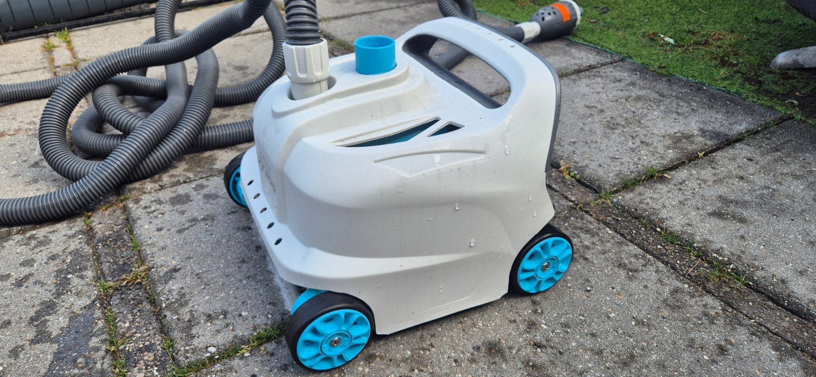 Intex ZX300 robot stofzuiger zwembad, Ophalen, Zo goed als nieuw, Reinigingsmiddel
