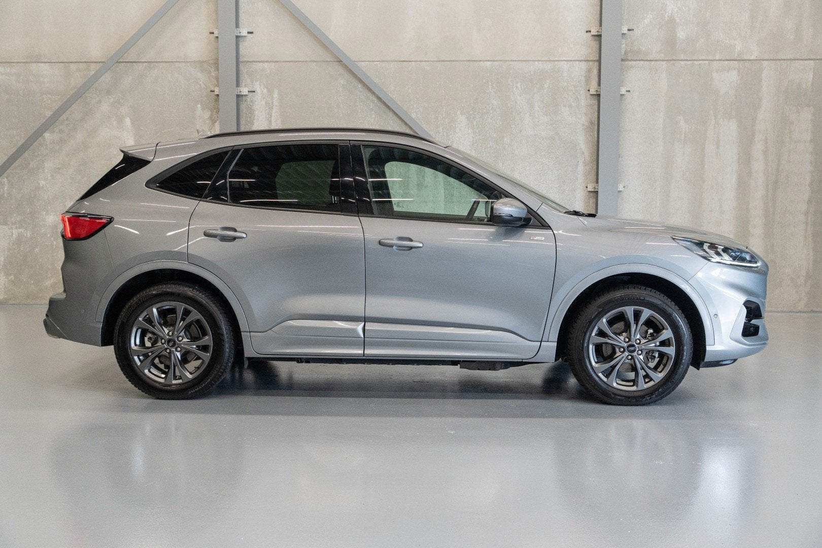 Foto 2 van Ford KUGA 2.5 PHEV ST-Line | Nieuwstaat! | Alcantara | Head