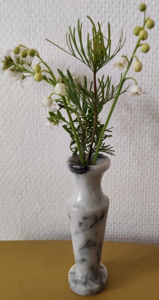 Marmeren vaasje / solifleur; wit/grijs, Antiek en Kunst, Antiek | Woonaccessoires, Ophalen of Verzenden