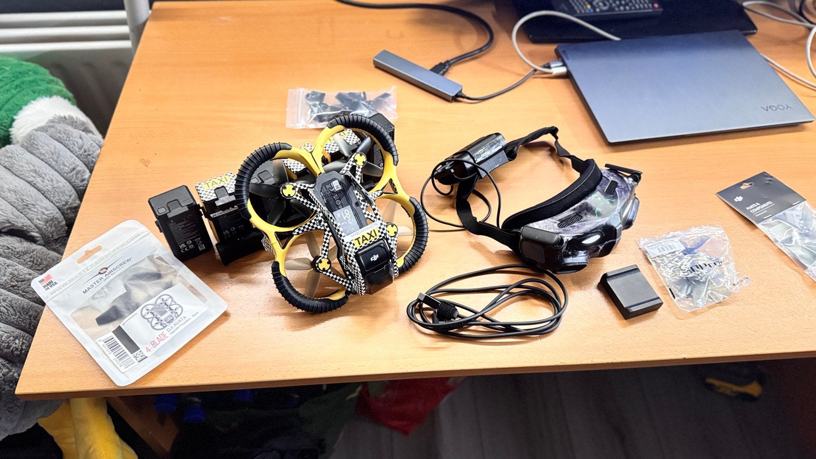 DJI Avata 1 met extra propellers (excl goggles, Audio, Tv en Foto, Gebruikt, 15 tot 30 minuten, Racedrone, 1 tot 5 kilometer