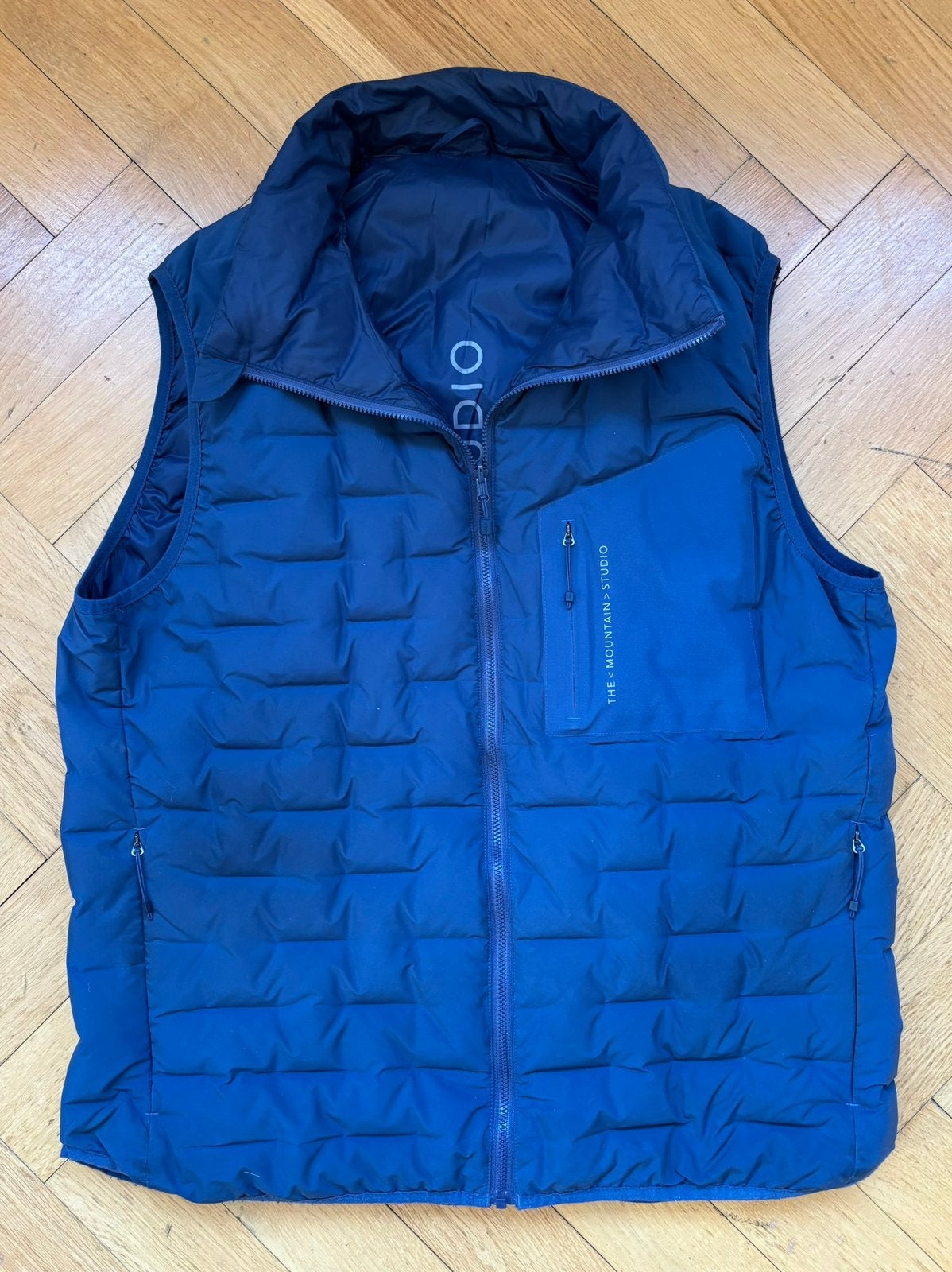 The Mountain Studio bodywarmer - dons - zgst - L, Ophalen of Verzenden, Zo goed als nieuw, Maat 52/54 (L), Blauw