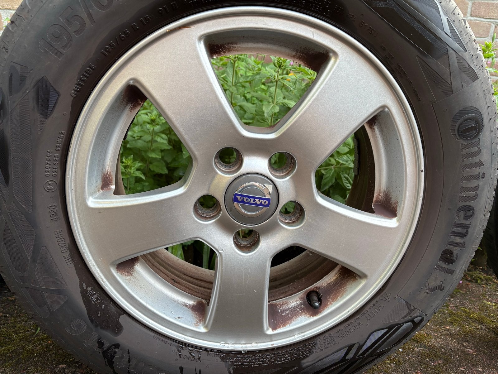 Volvo 15 inch velgen met Continental zomerbanden, Auto-onderdelen, Banden en Velgen, Ophalen, Gebruikt, 15 inch, Banden en Velgen