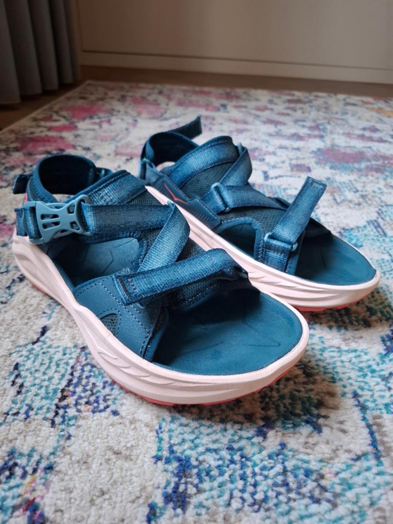 HOKA wandelsandalen, bijna ongedragen, maat 42, Ophalen of Verzenden, Zo goed als nieuw, Schoenen