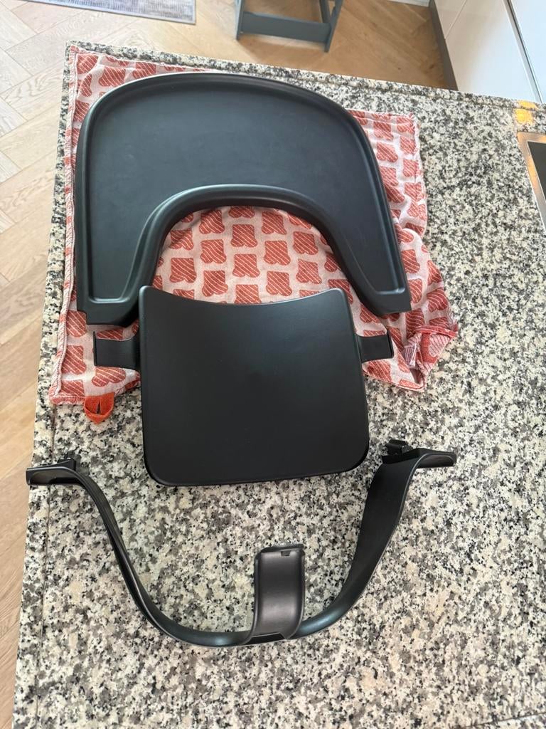Stokke Tripp Trapp babyset plus dienblad tray zwart, Kinderen en Baby's, Kinderstoelen, Ophalen, Zo goed als nieuw, Meegroeistoel