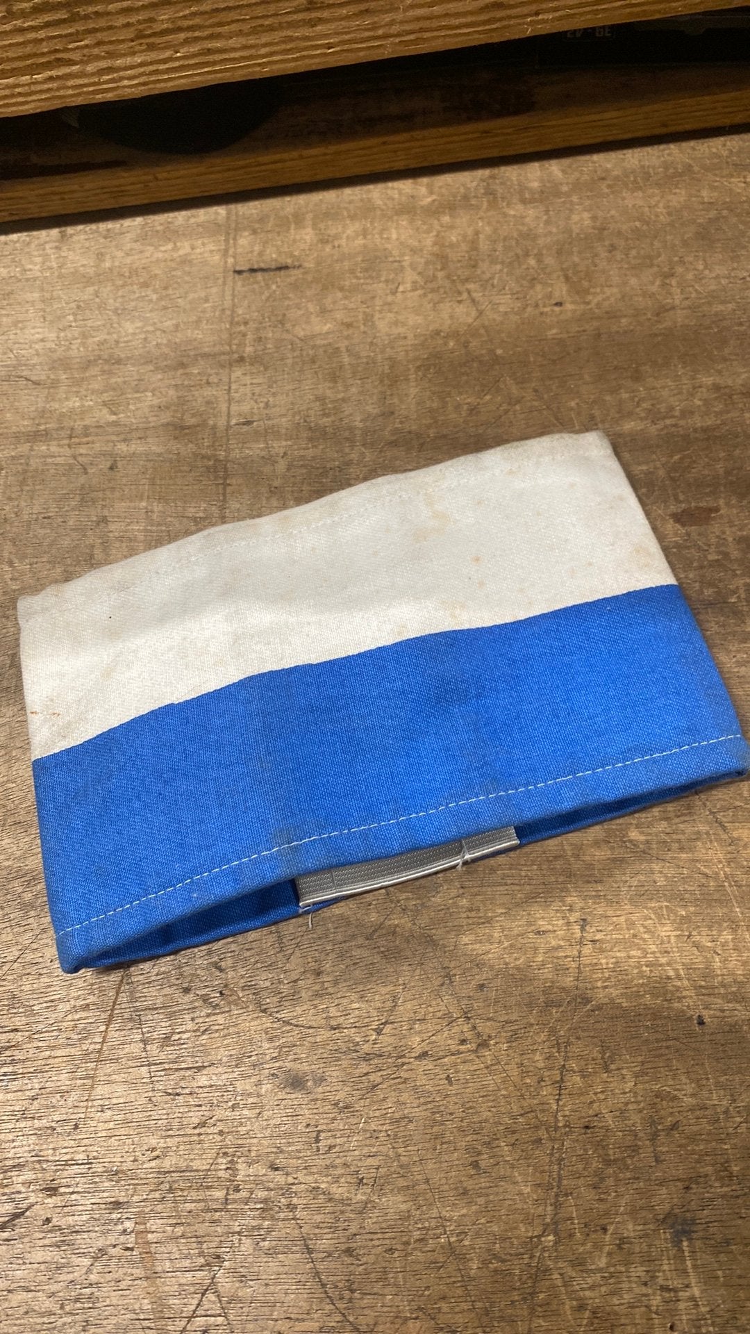 Armband blauw/wit. Oorsprong leger?, G, G, G, Ophalen of Verzenden