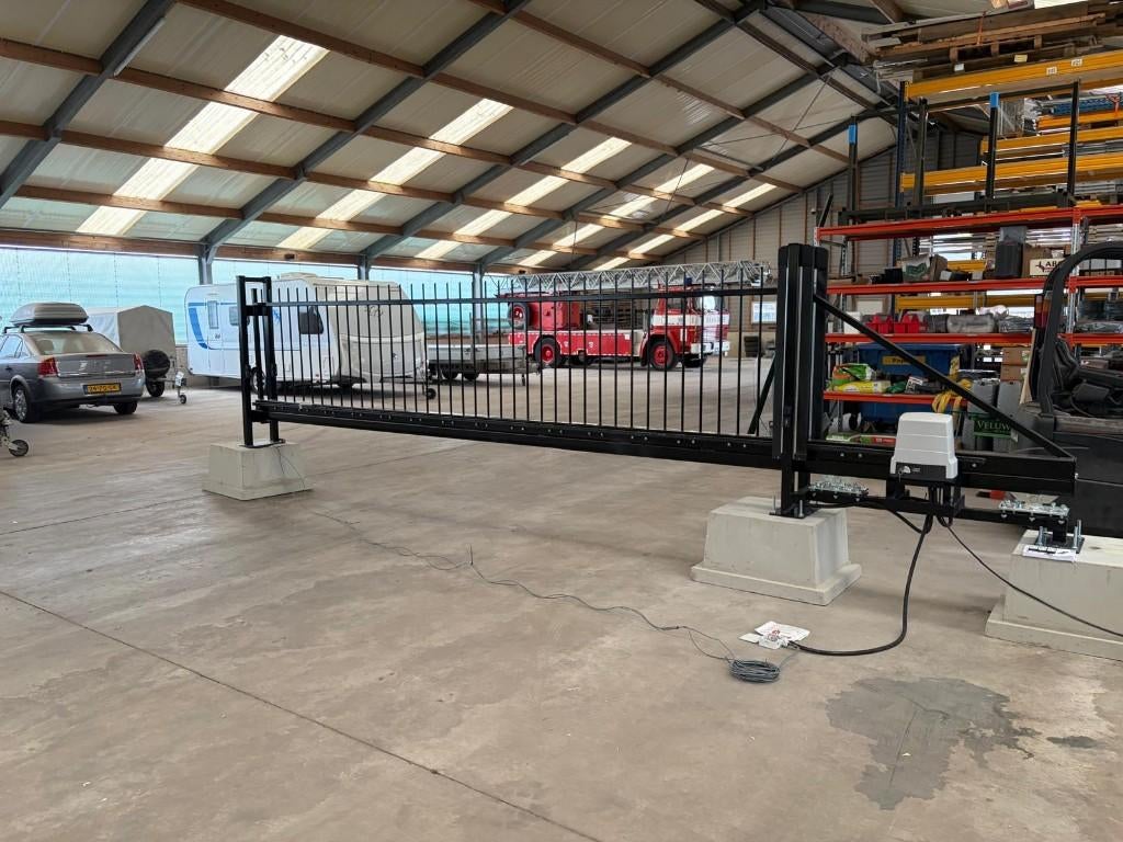 Schuifpoort 5 Meter – Zwart Gecoat – met High Speed Motor, Ophalen, Nieuw, IJzer, Spijlenhekwerk