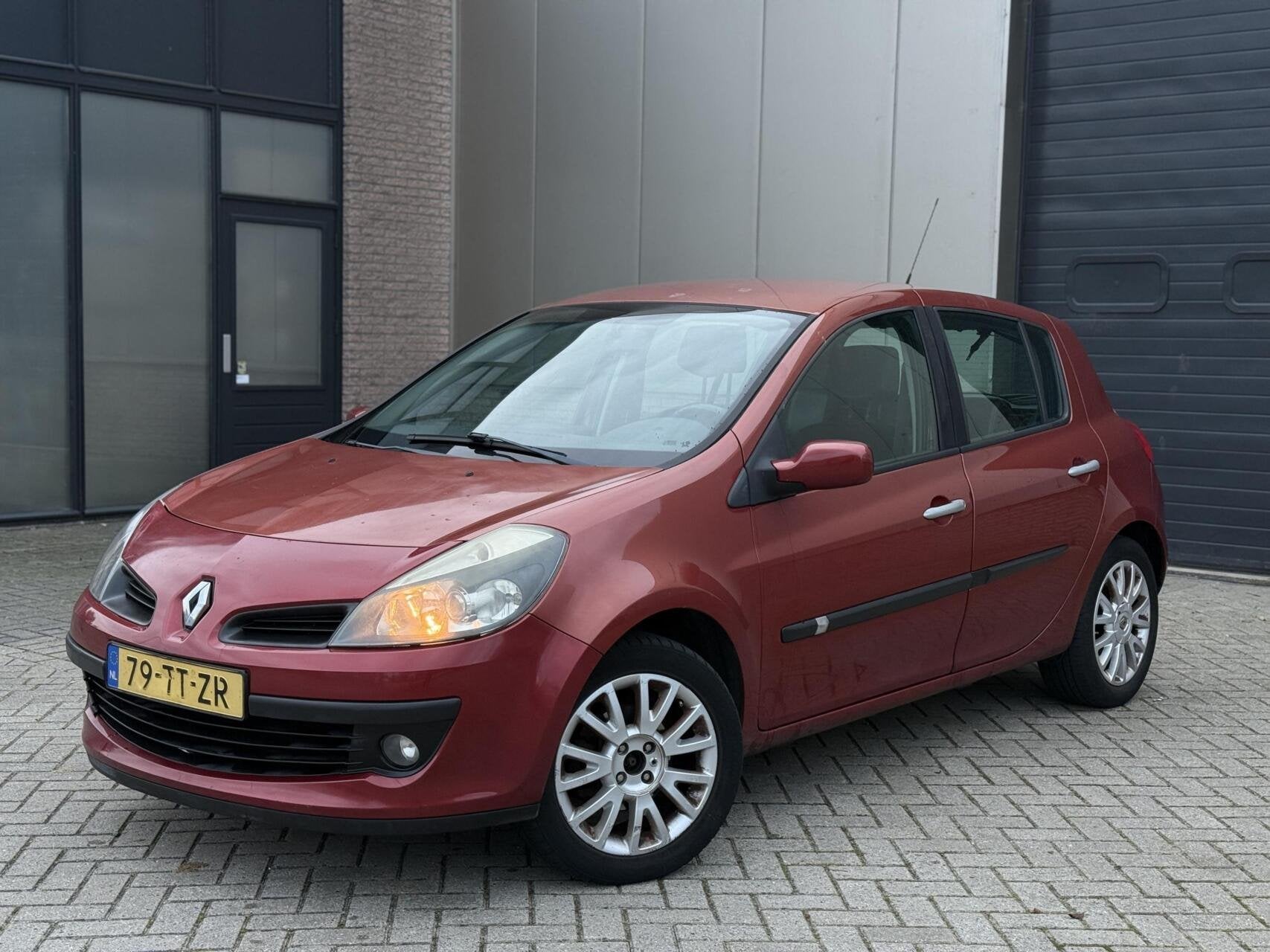 Renault Clio 1.4-16V Dynamique 5-DRS Cruise/Airco Trekhaak, Auto's, Gebruikt, 4 cilinders, Handgeschakeld, 1120 kg