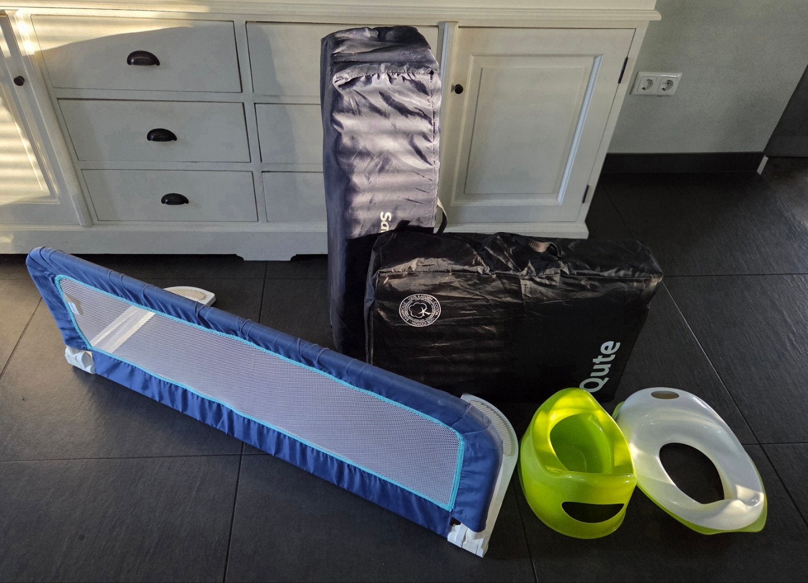 Campingbedje met matras, Safety first, bedrekje, etcetera., Ophalen, Gebruikt, Reisbedje