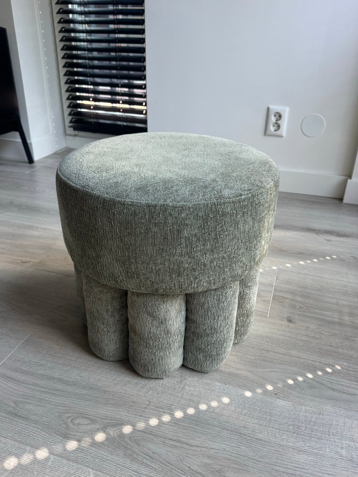 Vintage groene poef, Huis en Inrichting, Banken | Voetenbanken en Poefen, Ophalen, Minder dan 50 cm, Rond, Zo goed als nieuw