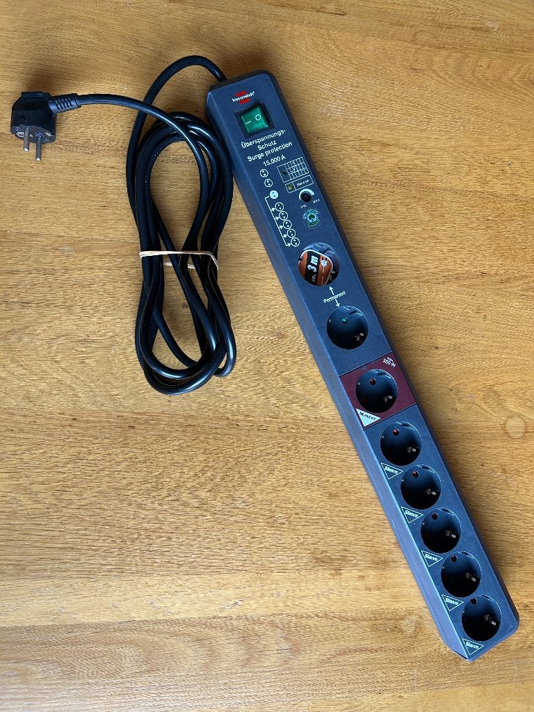 Brennenstuhl master/slave stekkerdoos met surge protection, Doe-het-zelf en Verbouw, Elektra en Kabels, Ophalen of Verzenden, Zo goed als nieuw