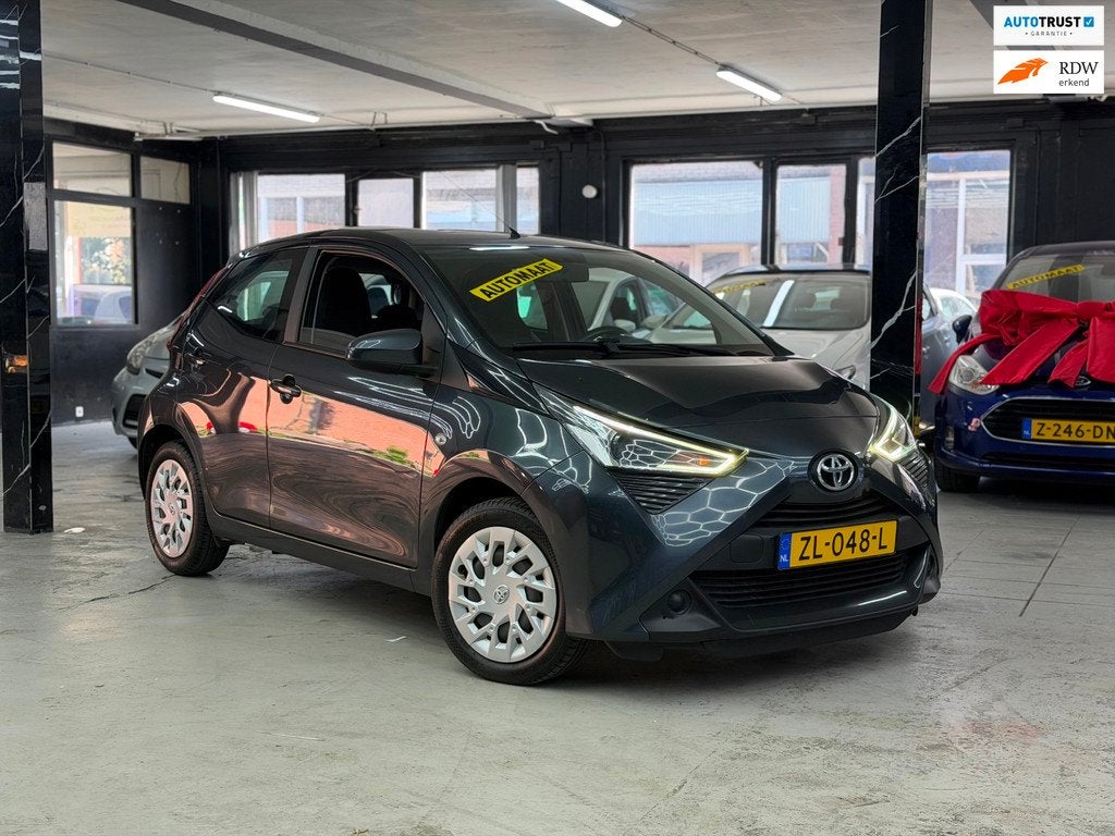 Toyota Aygo 1.0 VVT-i x-play Automaat | Camera | Dealer onde, Auto's, Toyota, Gebruikt, Euro 6, 4 stoelen, Origineel Nederlands