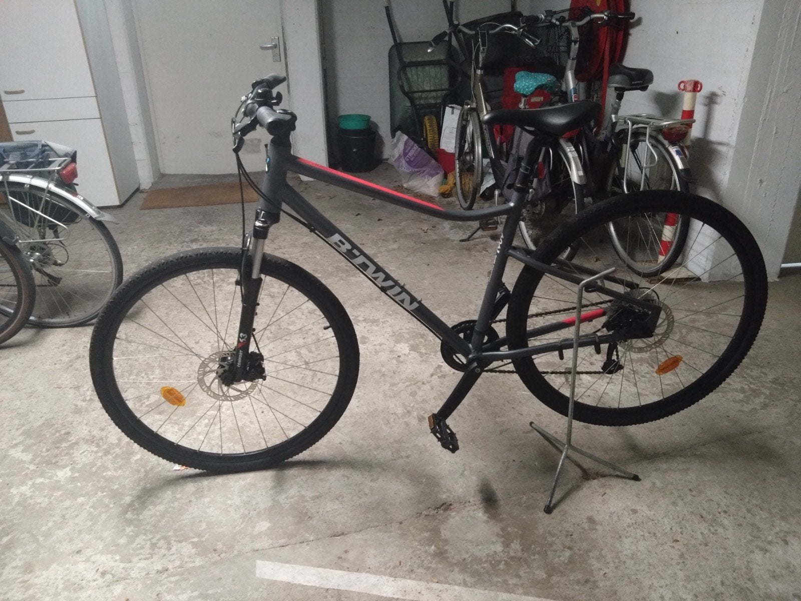 Sportieve B'Twin fiets met schijfremmen, Overige merken, 53 tot 56 cm, Ophalen of Verzenden, Zo goed als nieuw