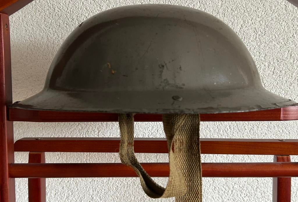 Britse WOI Brodie MK I Helm, refurbished voor WOII / postwar, Verzamelen, Militaria | Tweede Wereldoorlog, Verzenden, Nederland