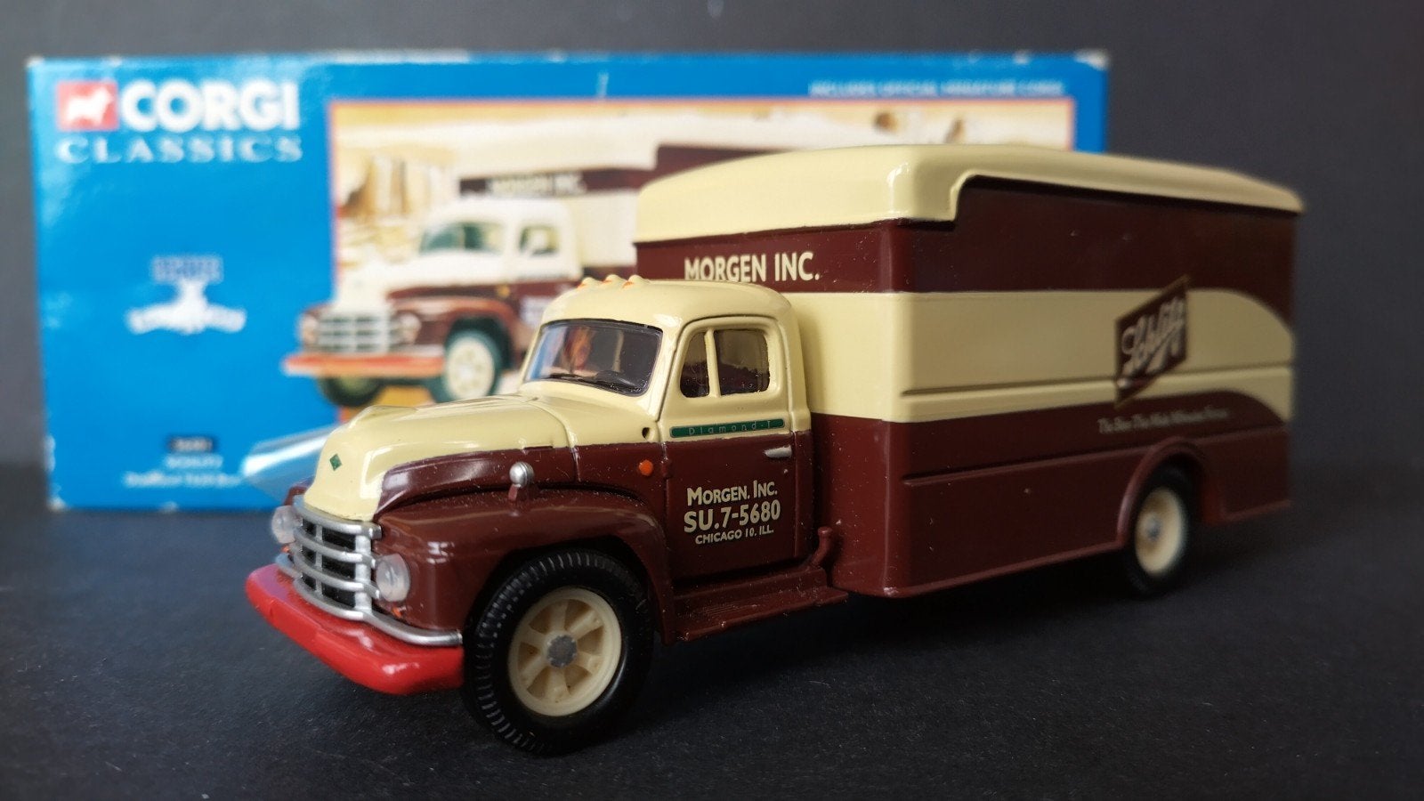 Diamond T Box Van Lionelville Schlitz 1:50 Corgi Pol, Nieuw, M, Bus of Vrachtwagen, M