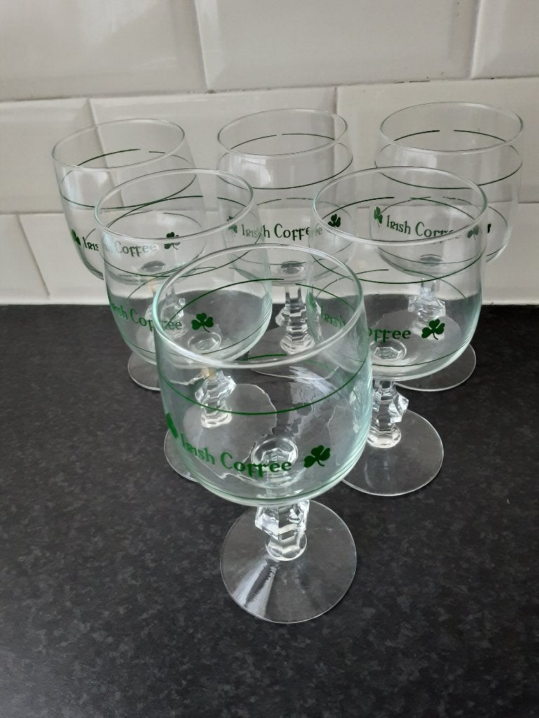 IRISH COFFEE glazen 6 stuks, diamanten voet, (6b), Verzamelen, Glas en Borrelglaasjes, Ophalen of Verzenden, Zo goed als nieuw