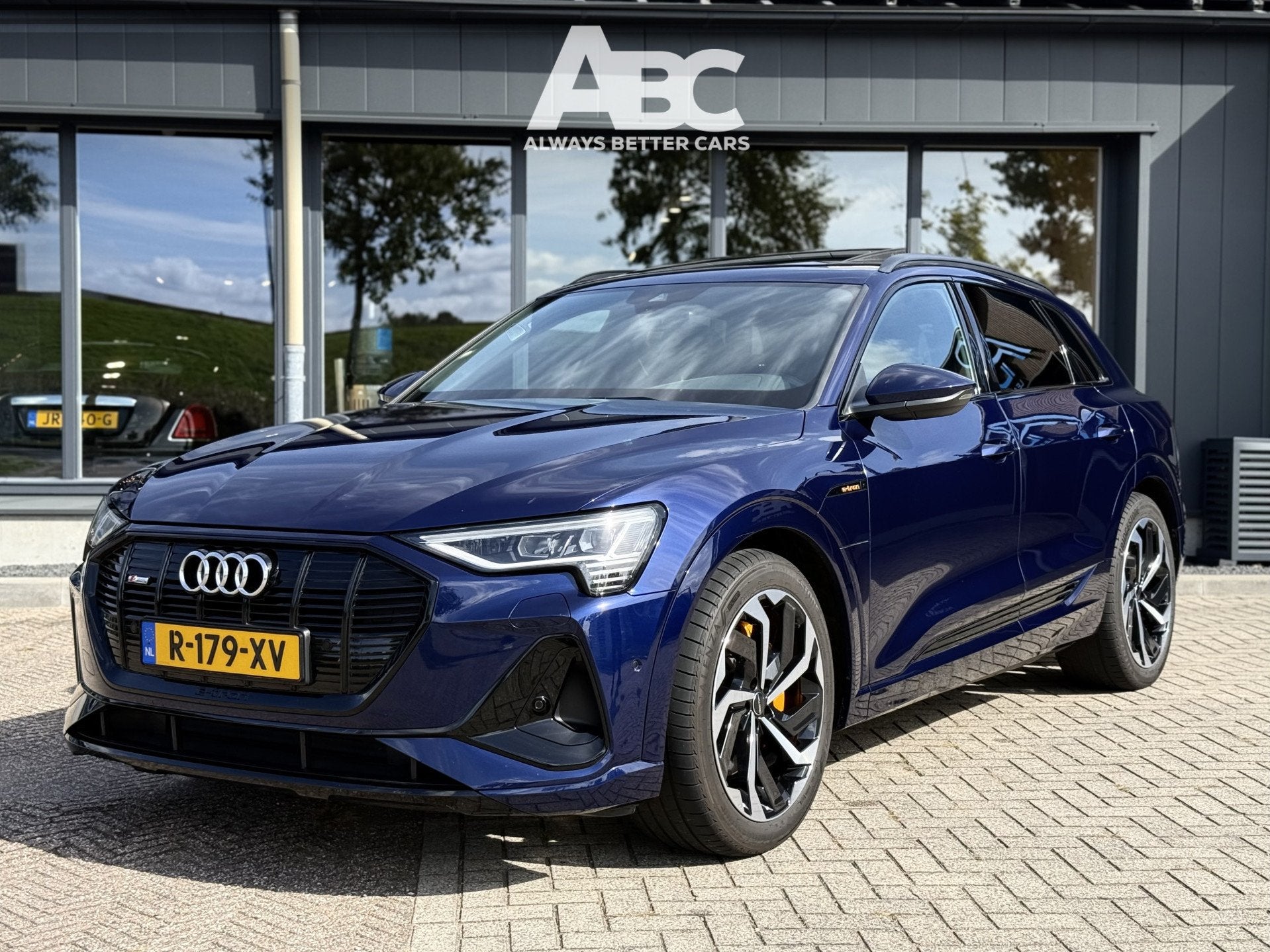 Audi e-tron 55 quattro S edition 95 kWh BTW Pano B&O Sfeerve, Auto's, Automaat, 396 km, Zwart, Blauw