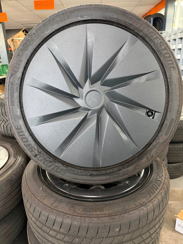18 inch Prismata originele Tesla model 3 velgen+zomerbanden, Auto-onderdelen, Banden en Velgen, 18 inch, Gebruikt, Banden en Velgen